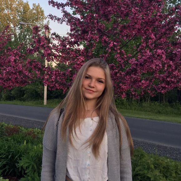 Meet your Posher, Avril - Picture 1 of 1